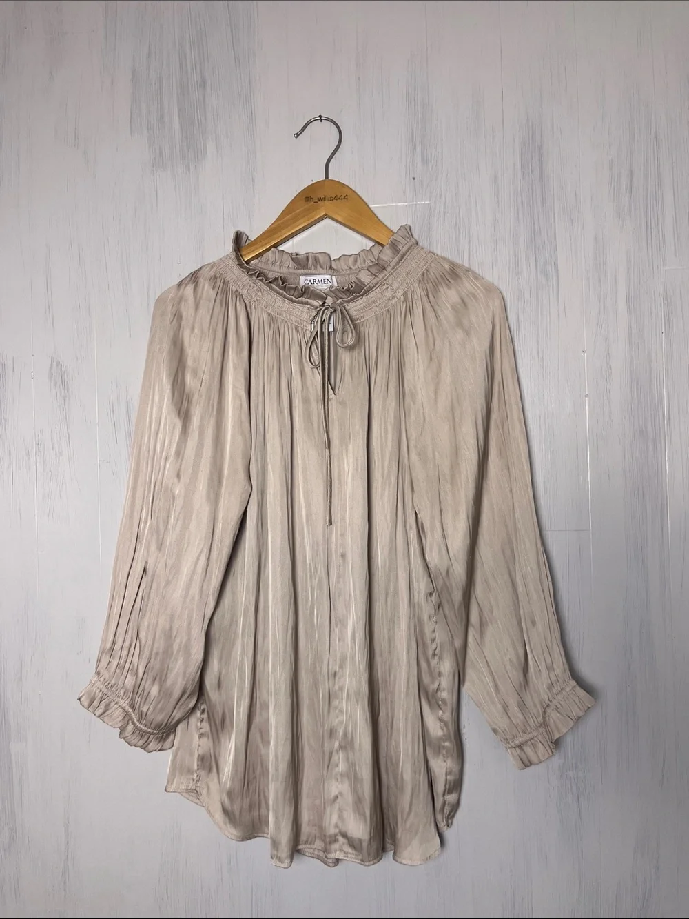 Carmen Marc Valvo Champagne Long Sleeve Satin Blouse Size XL - Picture 3 of 6